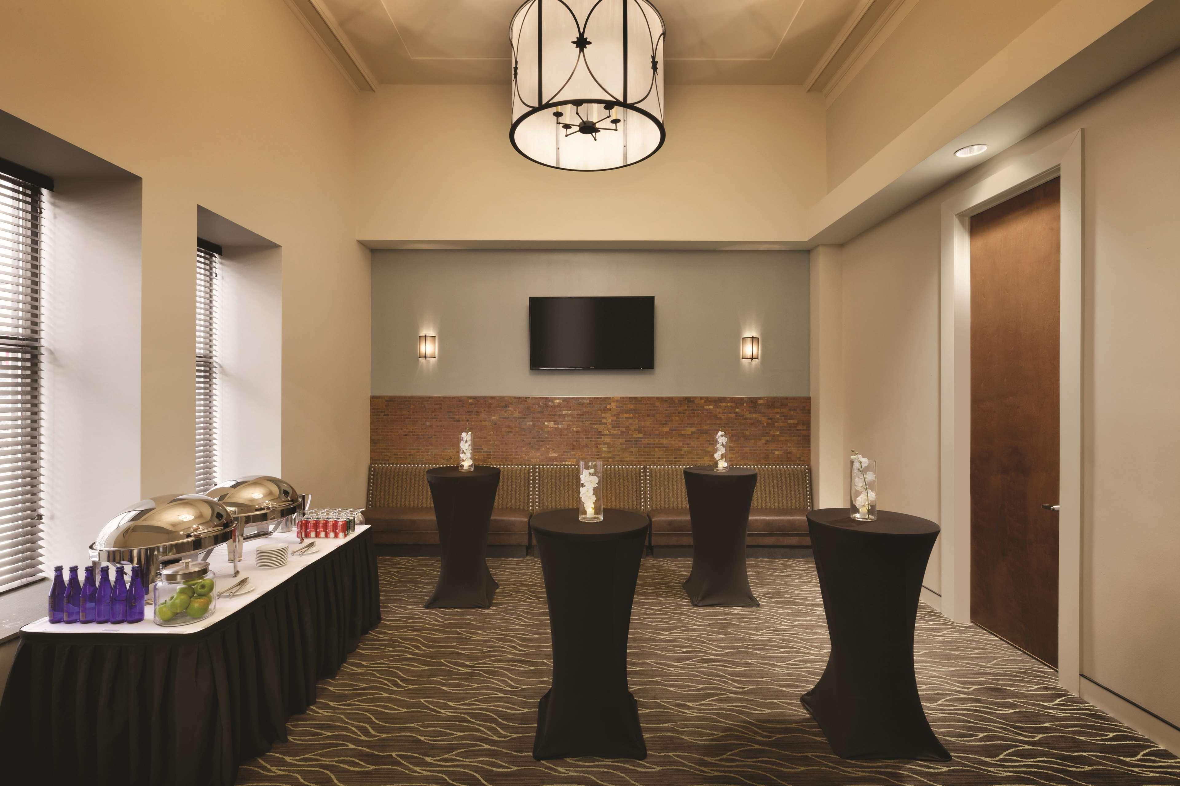 Hilton Garden Inn Rochester Downtown, Ny Exterior photo